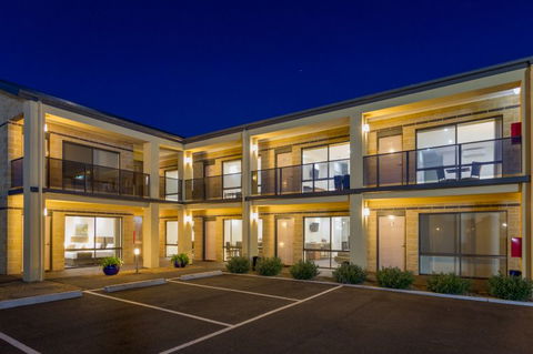 The Bay Motel - Safety Beach - Hervey Bay Accommodation 5