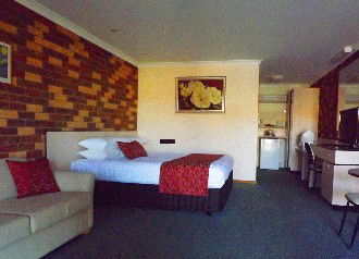 Highway Inn Motel - Hervey Bay Accommodation 2