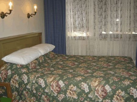 Burkes Hotel Motel - Hervey Bay Accommodation 3