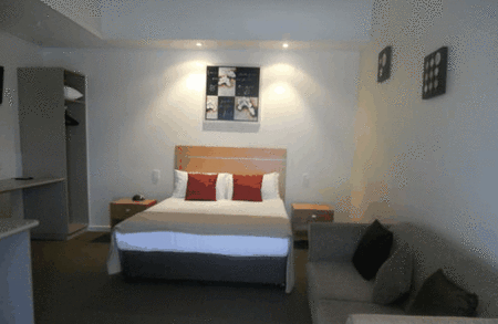 Burkes Hotel Motel - Hervey Bay Accommodation 4
