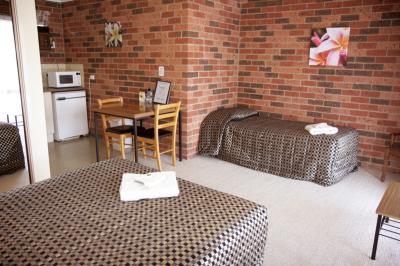 Frankston Motel - Tourism Hervey Bay 2