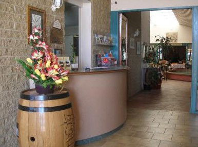 Travellers Rest And The Courtyard Restaurant - Hervey Bay Accommodation 3