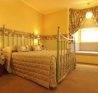 The Russell Hotel - Hervey Bay Accommodation