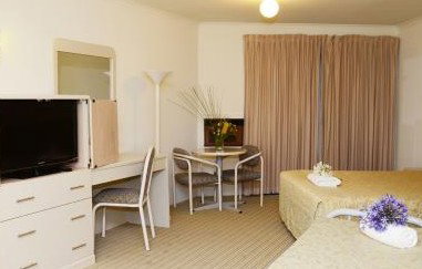 Motel 10 Motor Inn - Hervey Bay Accommodation 2
