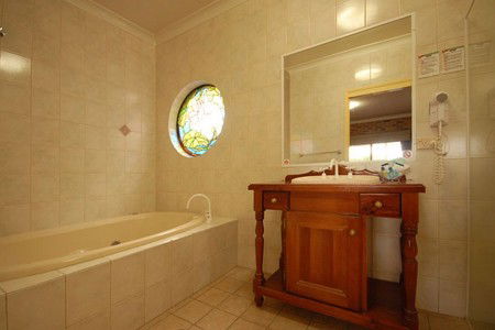 Country Gardens Motor Inn - Tourism Hervey Bay 0