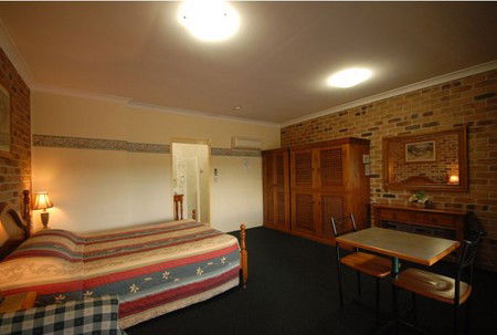 Country Gardens Motor Inn - Tourism Hervey Bay 2