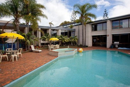 Palm Court Motor Inn - Hervey Bay Accommodation 2