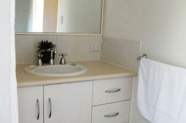 Clarks Beach Apartment - Hervey Bay Accommodation 2