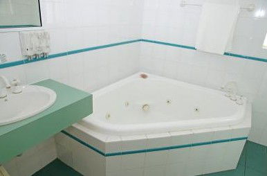 Sapphire Waters Motor Inn - Hervey Bay Accommodation 3