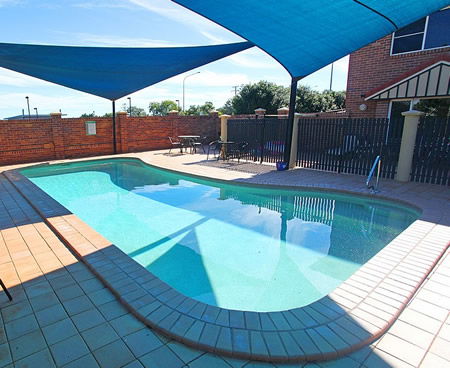 Cotswold Motor Inn - Hervey Bay Accommodation 0