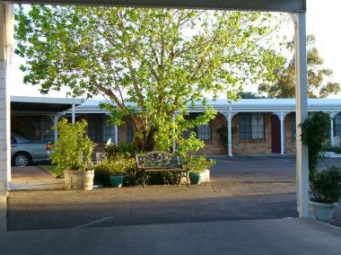 Colonial Motor Lodge - Hervey Bay Accommodation 2
