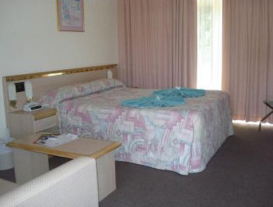 Colonial Motor Lodge - Hervey Bay Accommodation 3