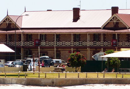 Tumby Bay Hotel And Seafront Apartments - Hervey Bay Accommodation 2