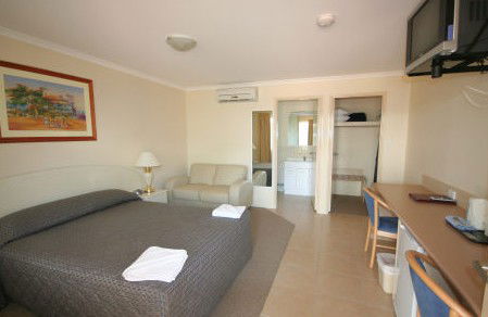 Chinchilla Palms Motor Inn - Hervey Bay Accommodation 1