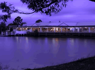 Waterfront Hotel - Hervey Bay Accommodation 2