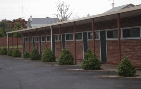 Le Cavalier Court Motel - Hervey Bay Accommodation 2