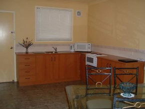 Hopkins House Motel & Apartments - Hervey Bay Accommodation 5