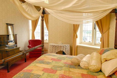 Mickey Bourkes Koroit Hotel - Hervey Bay Accommodation 1