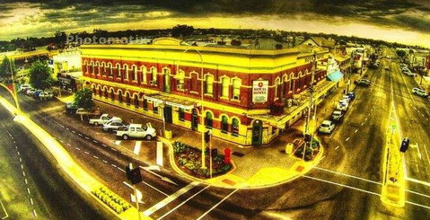 Royal Hotel - Tourism Hervey Bay 0