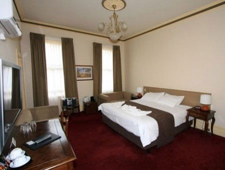 Glenferrie Hotel - Hervey Bay Accommodation 0