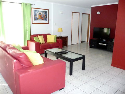The Shores Holiday Apartments - Hervey Bay Accommodation 4