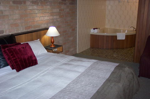 Farnham Court Motel - Hervey Bay Accommodation 1