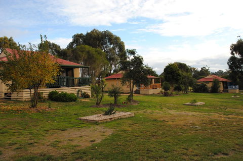 Lakes Entrance Country Cottages - Hervey Bay Accommodation 0