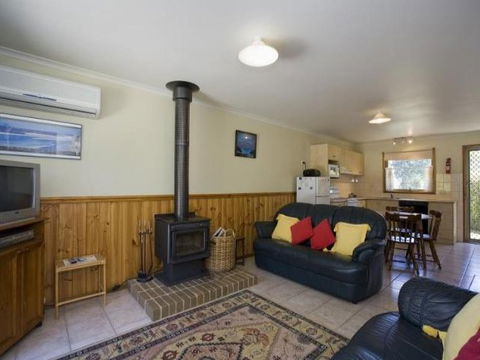 Surfcoast Retreat - Hervey Bay Accommodation 1
