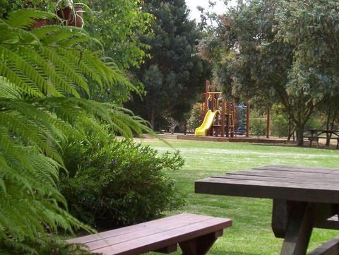 Surfcoast Retreat - Hervey Bay Accommodation 2