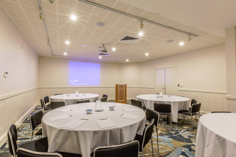 Ramada Hotel Hope Harbour - Hervey Bay Accommodation 5