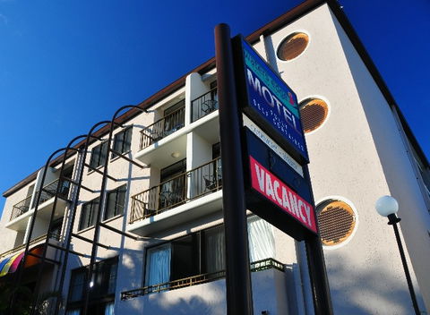 Waters Edge The Strand - Townsville - Hervey Bay Accommodation 4