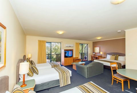 Alpha Hotel Canberra - Hervey Bay Accommodation 4