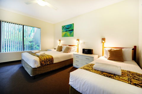Absolute Beachfront Smugglers On The Beach - Hervey Bay Accommodation 3