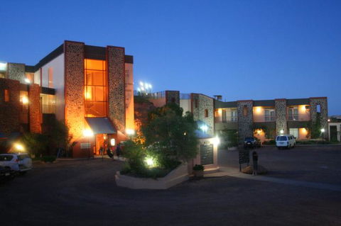 Desert Cave Hotel - Hervey Bay Accommodation 2