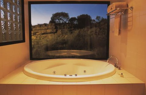 Kings Canyon Resort - Hervey Bay Accommodation 3