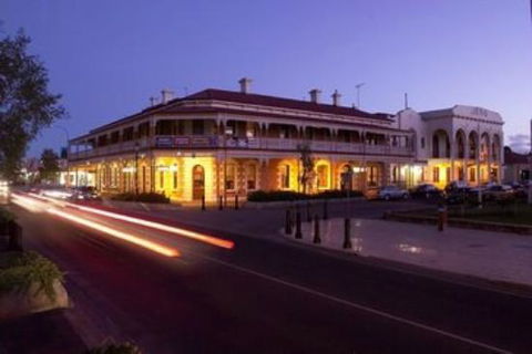 Jens Town Hall Hotel - Hervey Bay Accommodation 3