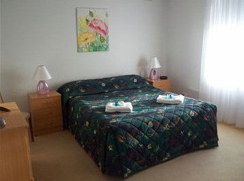 AA Madalena Court Holiday Apartments - Hervey Bay Accommodation 3