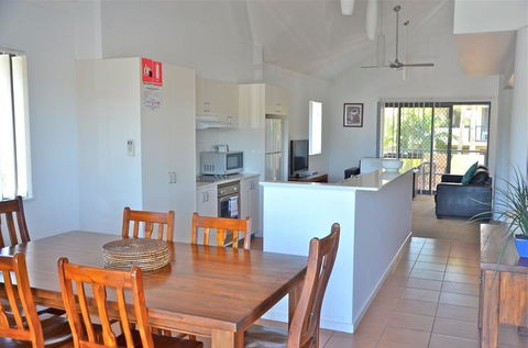 Outrigger Bay Apartments - Hervey Bay Accommodation 12