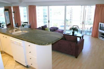 Surfers Mayfair - Hervey Bay Accommodation 5