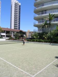 Surfers Mayfair - Hervey Bay Accommodation 7