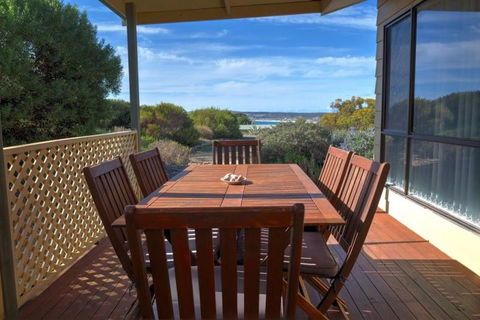 Emu Bay Holiday Homes - Hervey Bay Accommodation 2