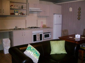 Little Para Cottage - Hervey Bay Accommodation 0