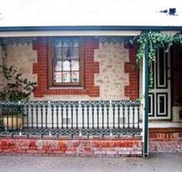 The Lion Cottage - Hervey Bay Accommodation