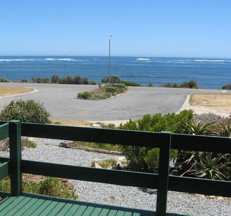 Oaklands Beach House - Hervey Bay Accommodation 1