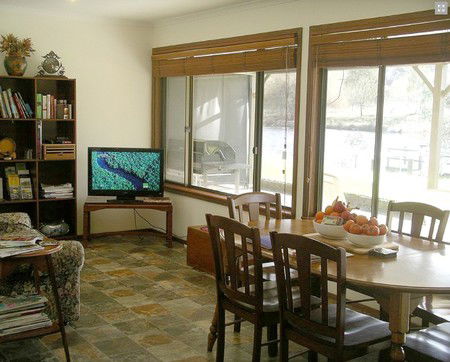 Jandas Lake View - Hervey Bay Accommodation 4