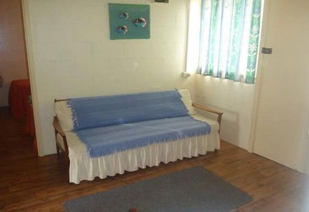 Oaklands Fishing Cottage - Hervey Bay Accommodation 2