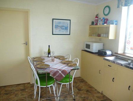 Oaklands Fishing Cottage - Hervey Bay Accommodation 3