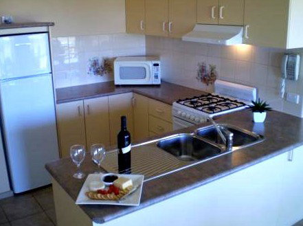 Lake View Apartments - Hervey Bay Accommodation 5