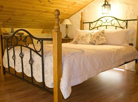 The Old Oak Bed And Breakfast - The Barn - Hervey Bay Accommodation 0