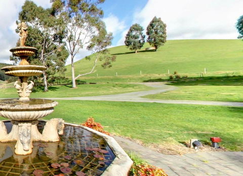 The Old Oak Bed And Breakfast - The Barn - Hervey Bay Accommodation 5
